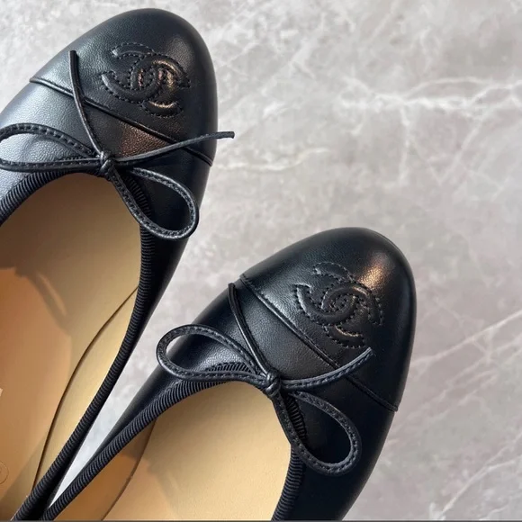 CHANEL Black Leather CC Embossed Bow Ballet Flats - Picture 4 of 6